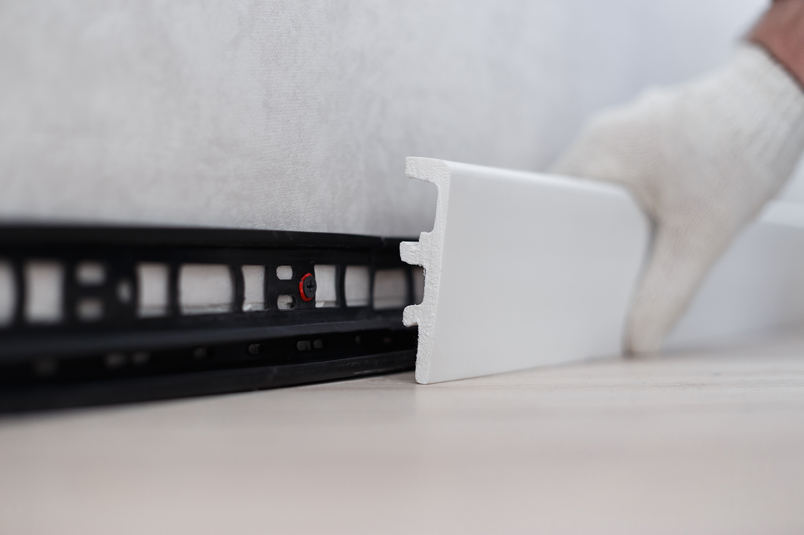 Skirting Board Corner Protection Hammer and Brush